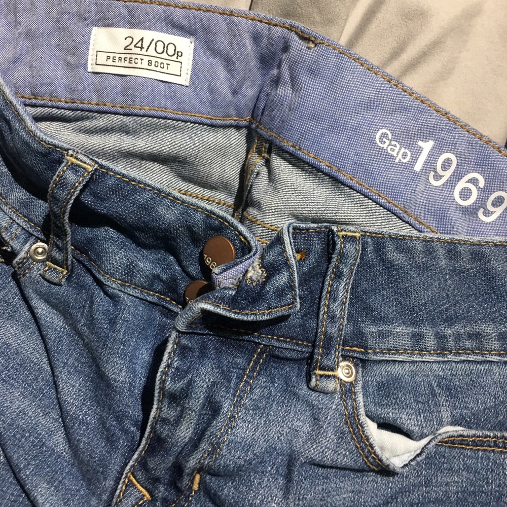 2 pairs of Gap size 24(0)P